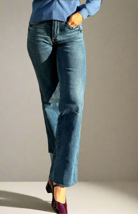 Sculpt & Style Mid-rise Straight Jeans